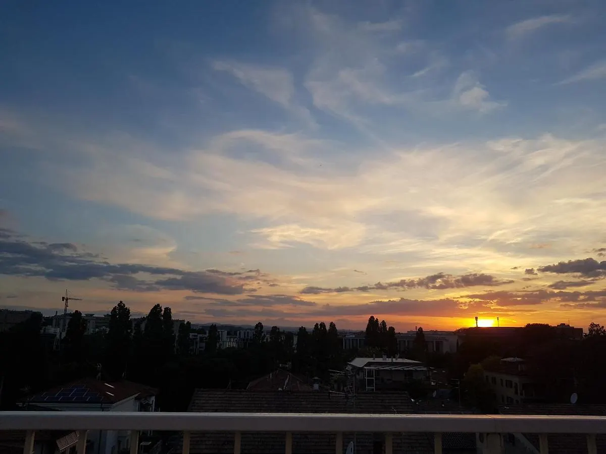 Apartment The Roses - Delizioso Attico Su 2 Livelli Zona Palacongressi Rimini Italy