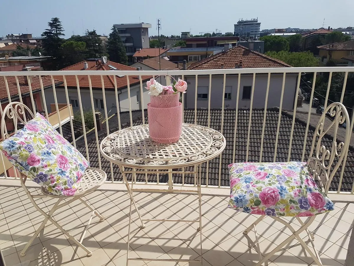 Apartment The Roses - Delizioso Attico Su 2 Livelli Zona Palacongressi Rimini